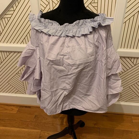 Romeo & Juliet Couture Off-The-Shoulder Top - Picture 3 of 6